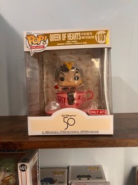 Funko Pop! Deluxe Queen of Hearts in Teacup #1107 (Pink/Red/Gold)
